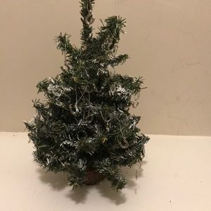 11” tall Christmas tree w/20 mini horseshoe charms